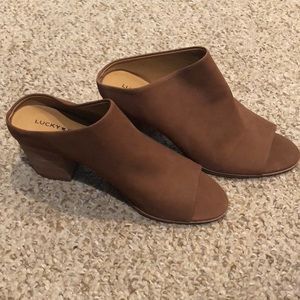 Camel leather open toed heel. NBW
